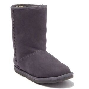 NEW 1 NORDSTROM HARPER CANYON UGG STYLE GRAY
FAUX SUEDE + SHERPA BOOTS
NWT